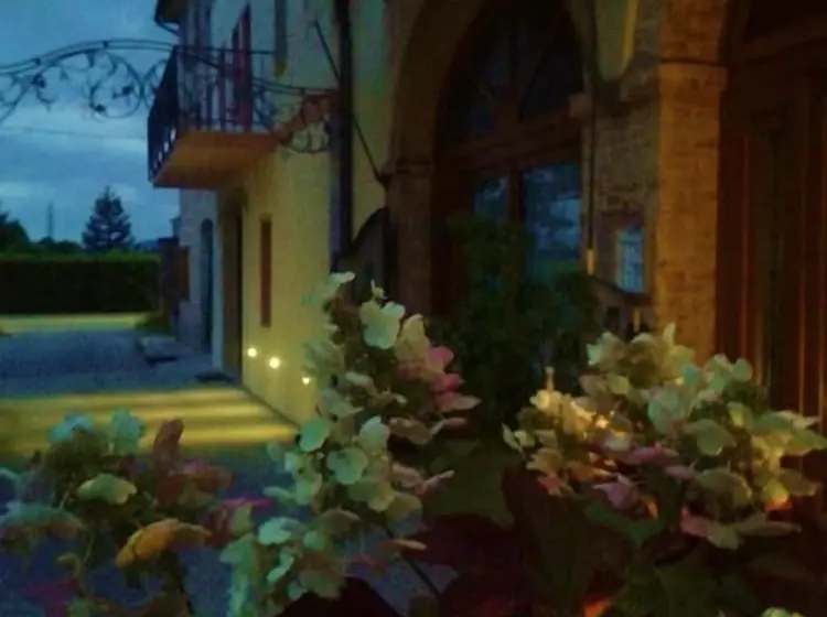 Hotelli Agriturismo Melo In Fiore Con Camere E Colazioni Nella Zona Del Prosecco Docg Asolo