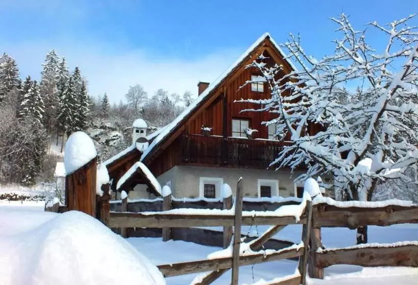 هتل Ferienhaus Zur Alten Schmiede