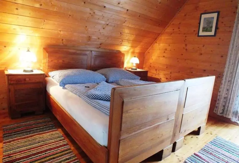 هتل Ferienhaus Zur Alten Schmiede