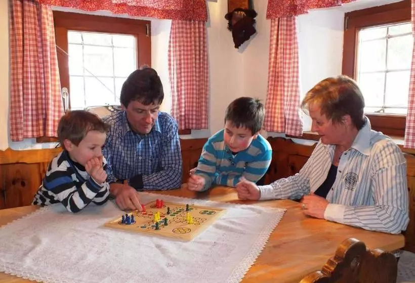 هتل Ferienhaus Zur Alten Schmiede