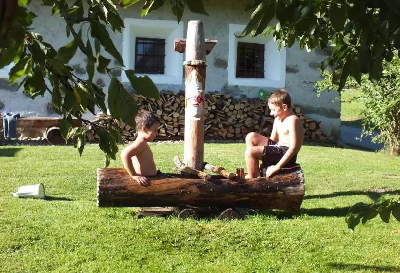 هتل Ferienhaus Zur Alten Schmiede