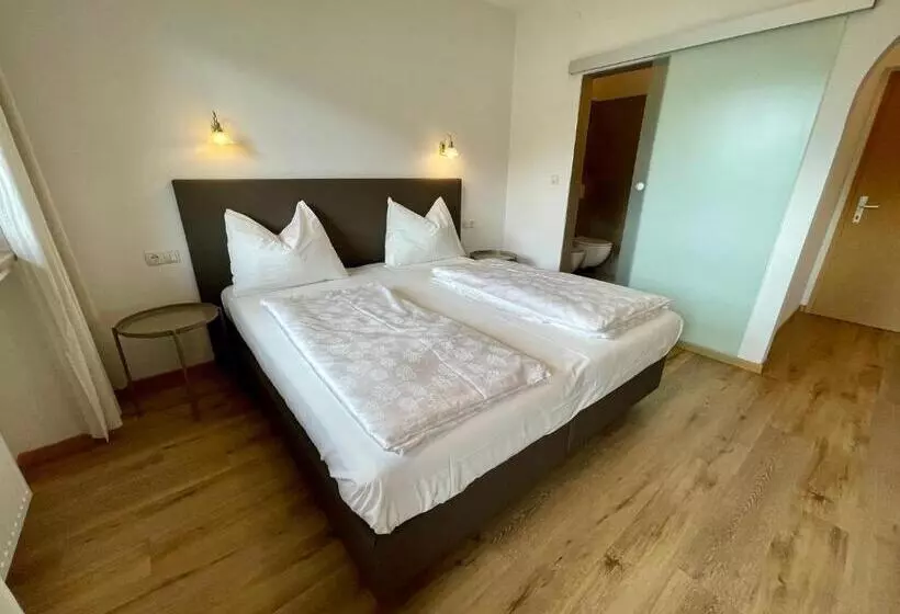 Retkeilymaja Transit Rooms   Your Stopover