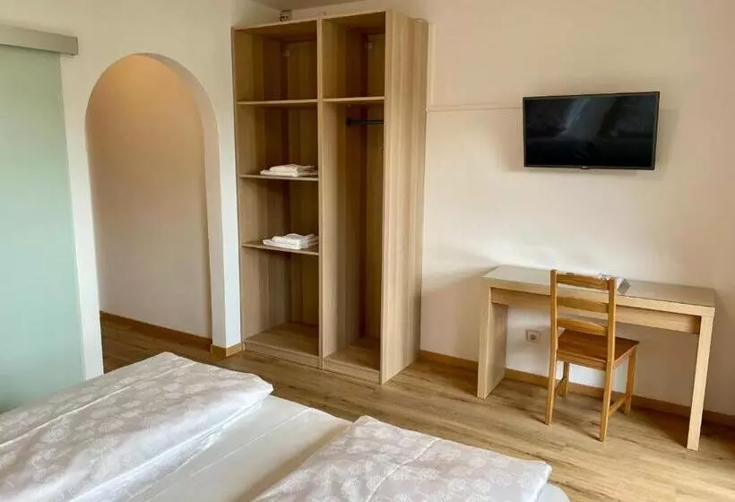 Retkeilymaja Transit Rooms   Your Stopover