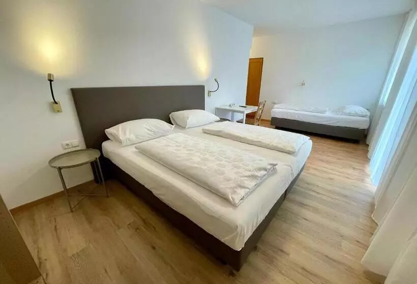 Retkeilymaja Transit Rooms   Your Stopover