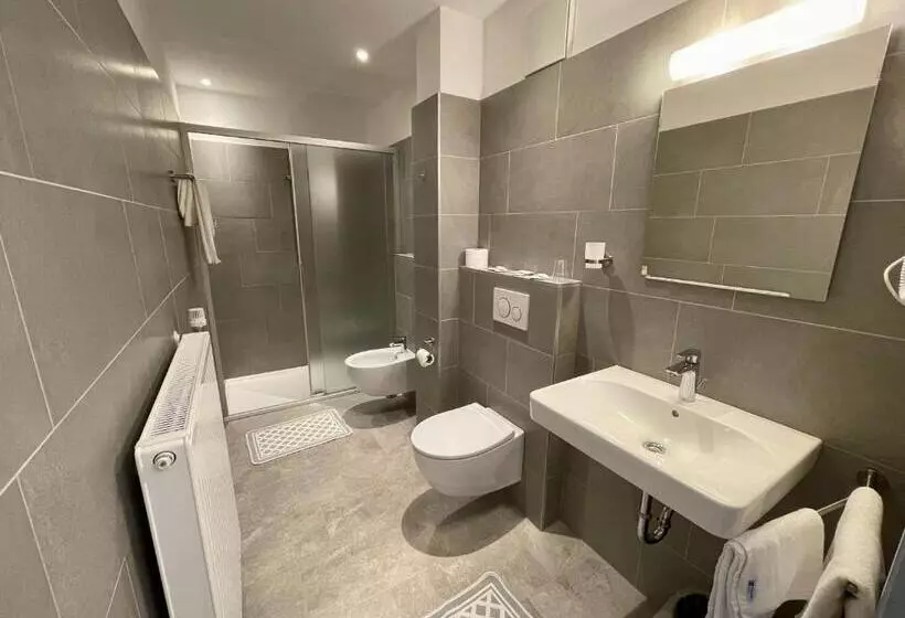 Retkeilymaja Transit Rooms   Your Stopover