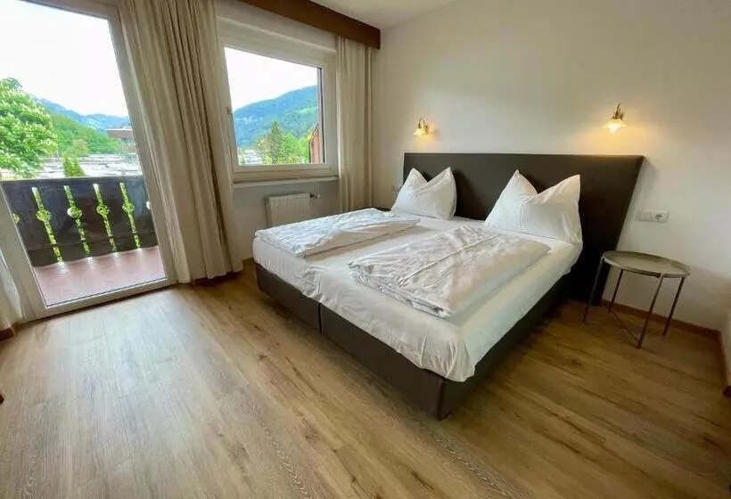 Retkeilymaja Transit Rooms   Your Stopover