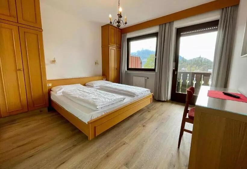 Retkeilymaja Transit Rooms   Your Stopover