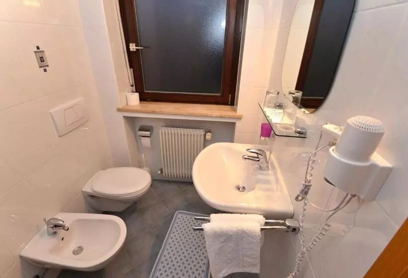 Retkeilymaja Transit Rooms   Your Stopover