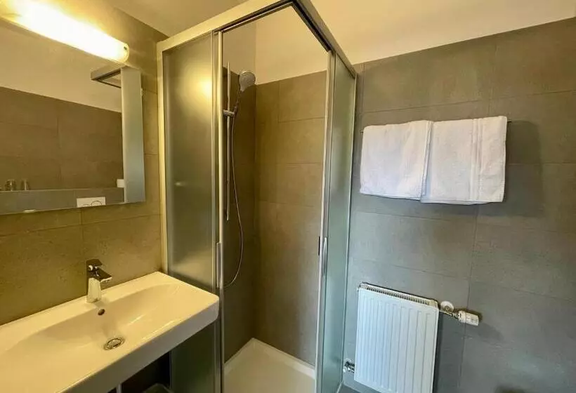 Retkeilymaja Transit Rooms   Your Stopover