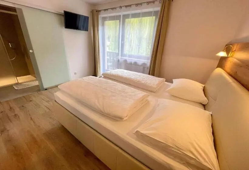 Retkeilymaja Transit Rooms   Your Stopover