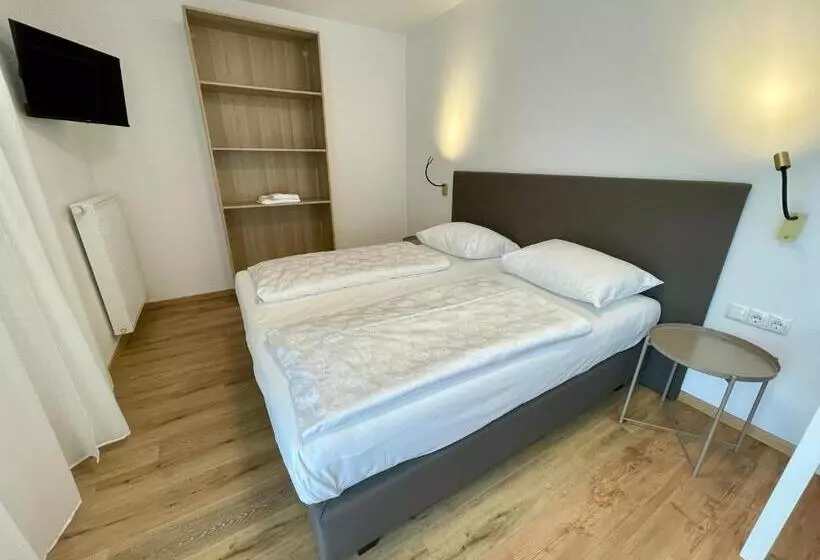 Retkeilymaja Transit Rooms   Your Stopover