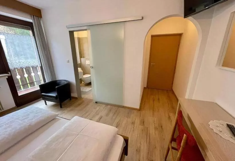 Retkeilymaja Transit Rooms   Your Stopover