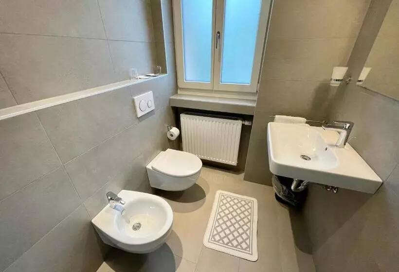 Retkeilymaja Transit Rooms   Your Stopover