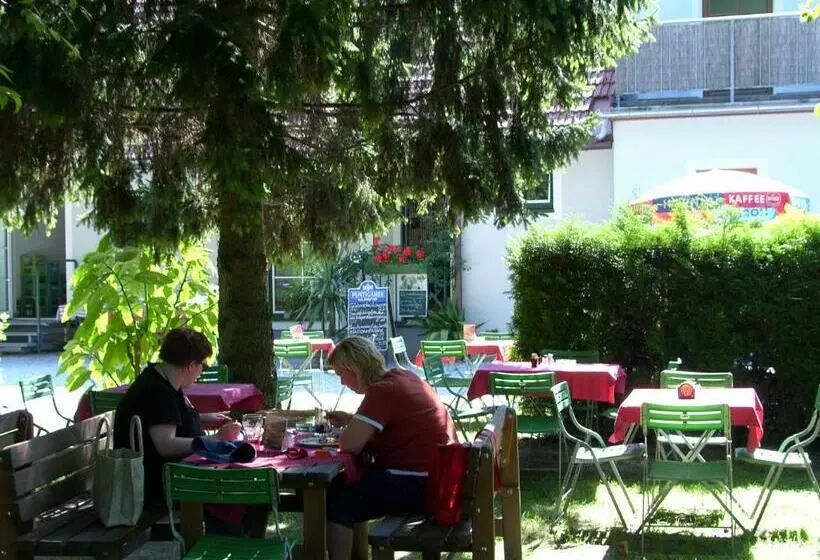 Retkeilymaja Gasthof Safenhof