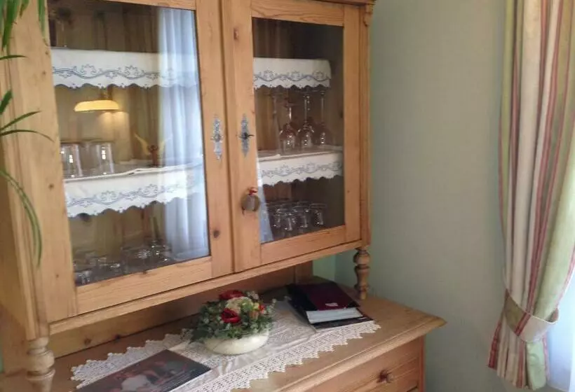 Retkeilymaja Gasthof Safenhof