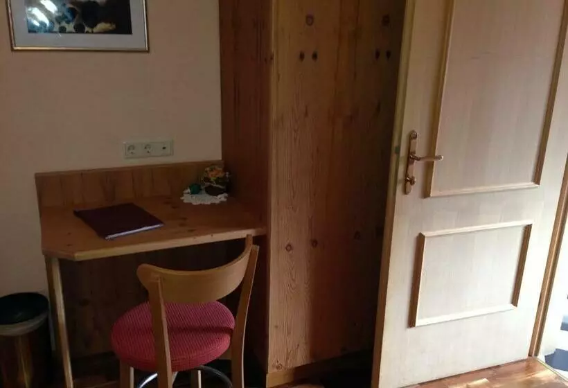 Retkeilymaja Gasthof Safenhof