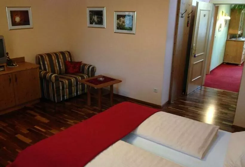 Retkeilymaja Gasthof Safenhof