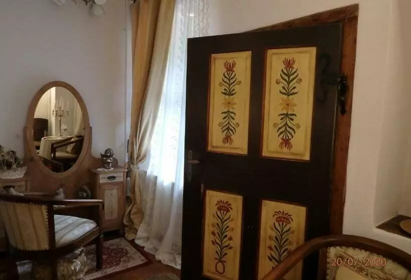 Casa Cositorarului Boutique Pension