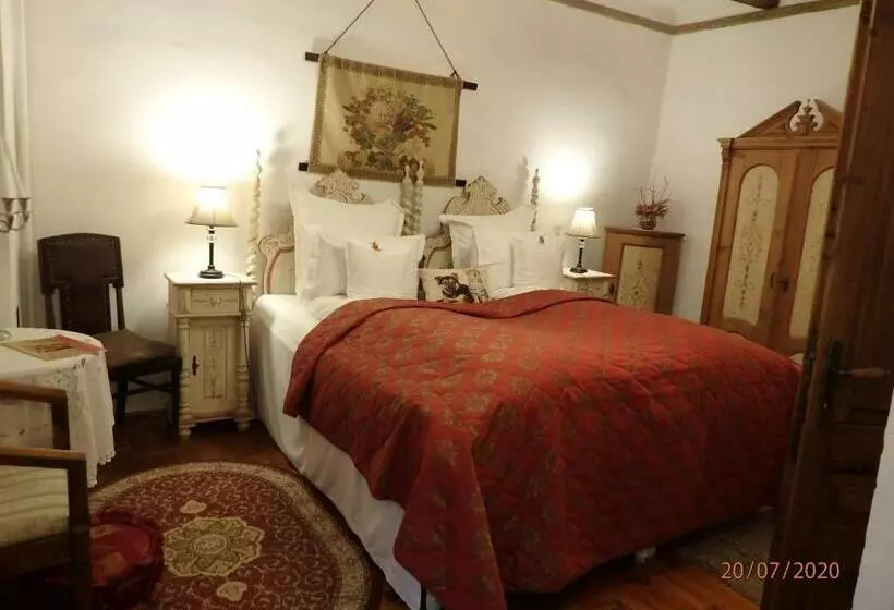 Casa Cositorarului Boutique Pension