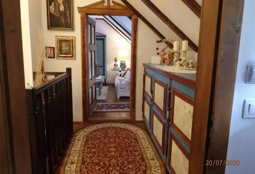 Casa Cositorarului Boutique Pension