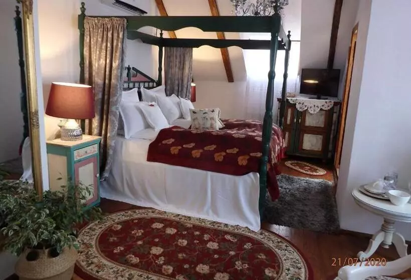 Casa Cositorarului Boutique Pension