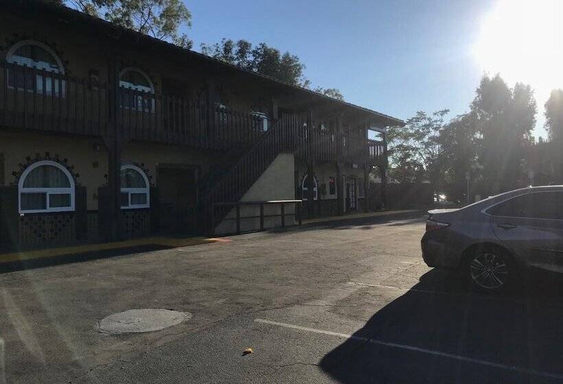 Hacienda Motel
