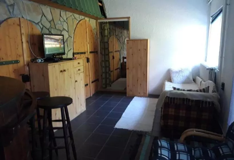 ペンション Attila S Guest House