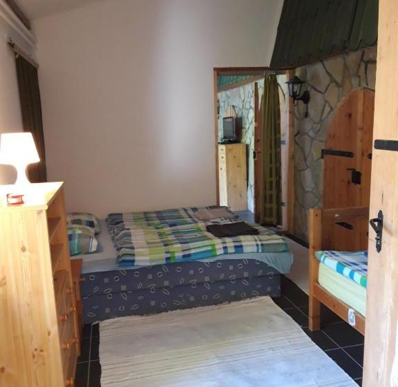 بنسيون Attila S Guest House