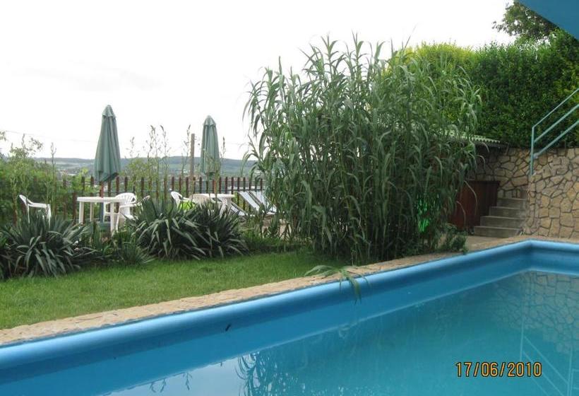 بنسيون Attila S Guest House