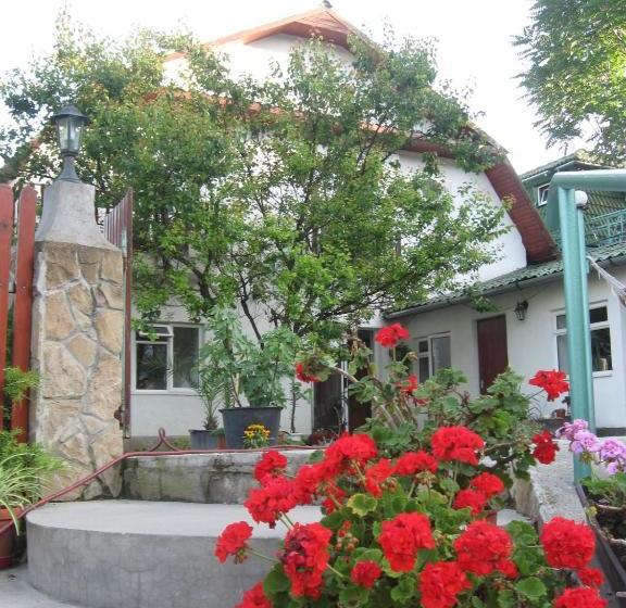 بنسيون Attila S Guest House