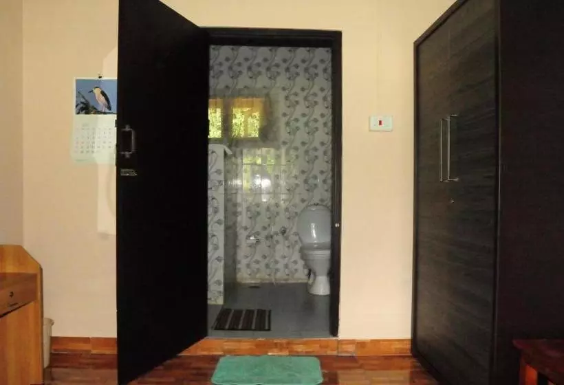 Majatalo Bamboo Banks Farm & Guest House