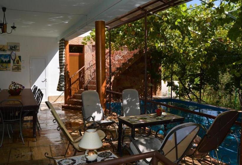 پانسیون Gohar`s Guest House