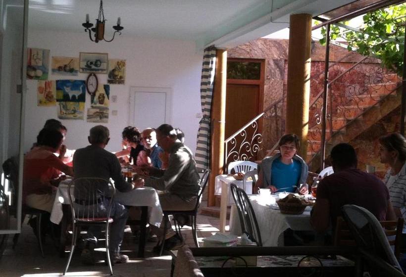 پانسیون Gohar`s Guest House