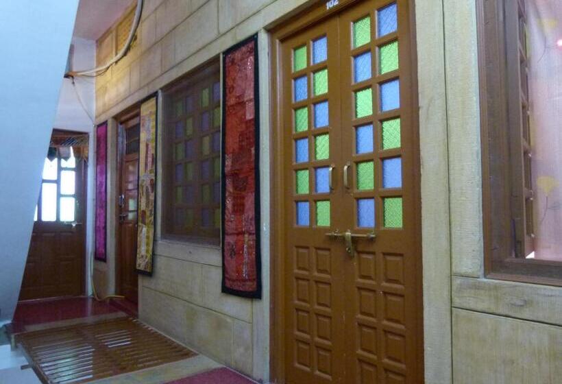 پانسیون Gajanand Guest House