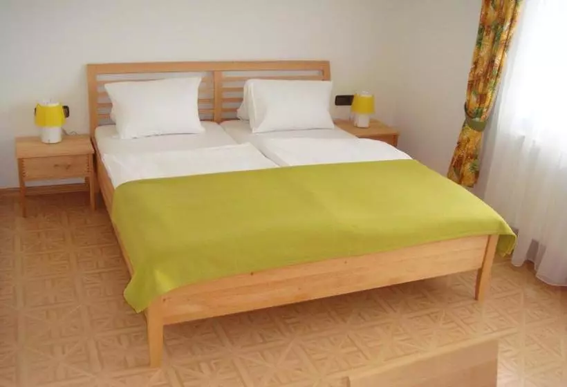 ペンション Gästehaus Trink B&b
