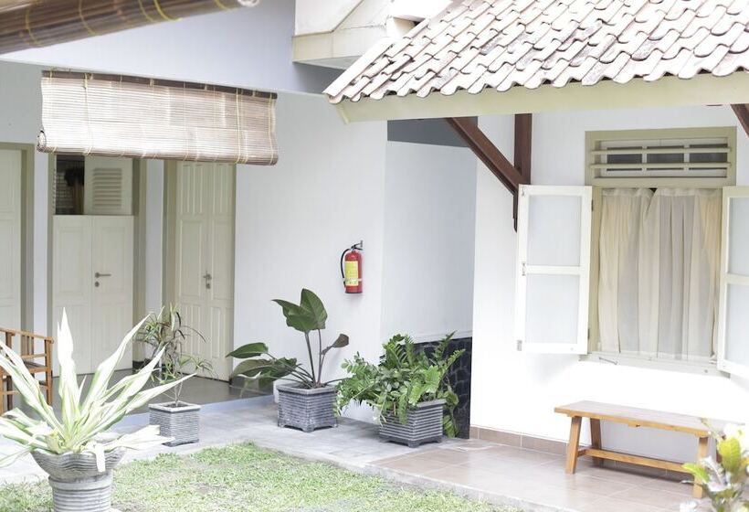 Pensionat Yuwono Hotel & Villa Malioboro