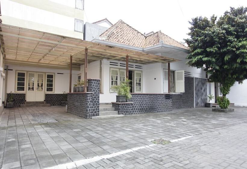 Pensionat Yuwono Hotel & Villa Malioboro
