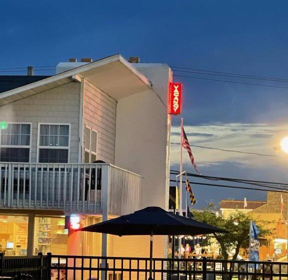 הוסטל Atlantic Coast Inn