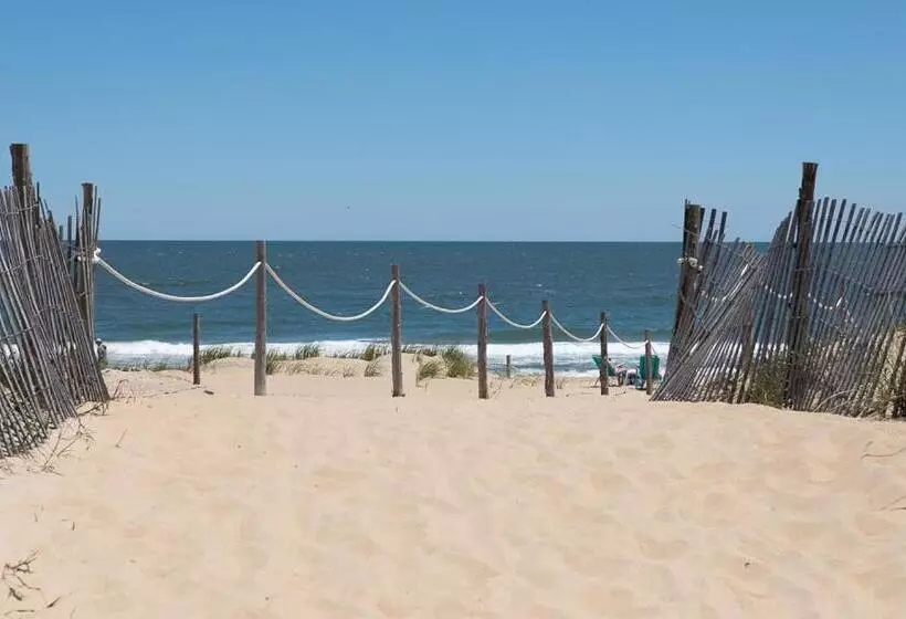 Retkeilymaja Atlantic Coast Inn