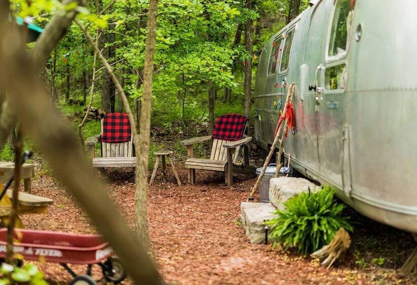 ユースホステル Country Woods Inn