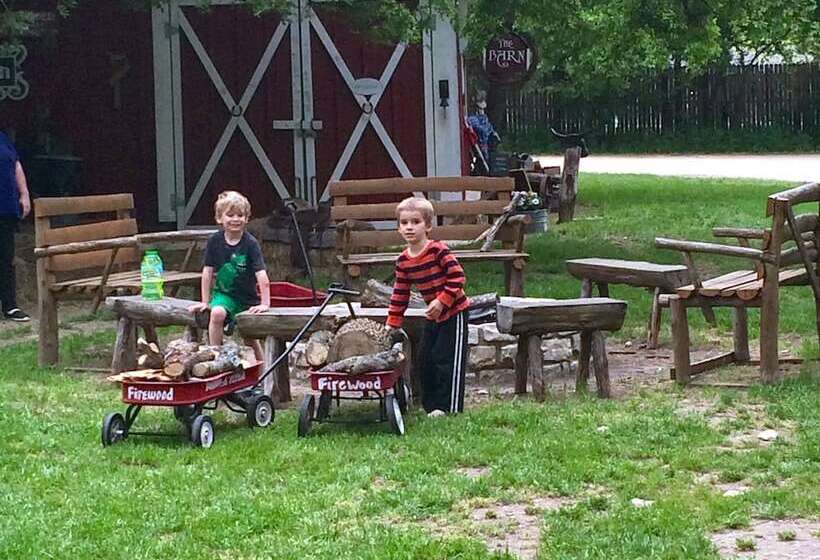 ユースホステル Country Woods Inn