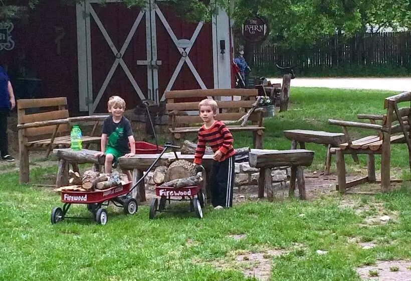 Retkeilymaja Country Woods Inn