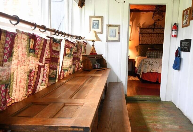 ユースホステル Country Woods Inn