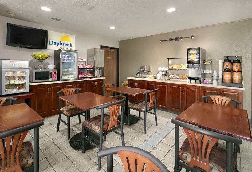 הוסטל Days Inn By Wyndham Willmar