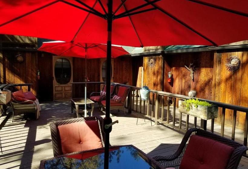 هاستل Strawberry Creek Inn