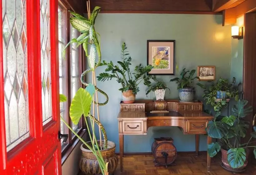 هاستل Strawberry Creek Inn