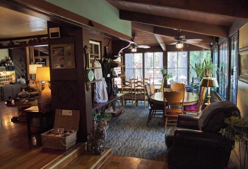 هاستل Strawberry Creek Inn