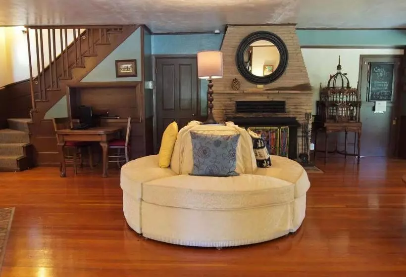 هاستل Strawberry Creek Inn