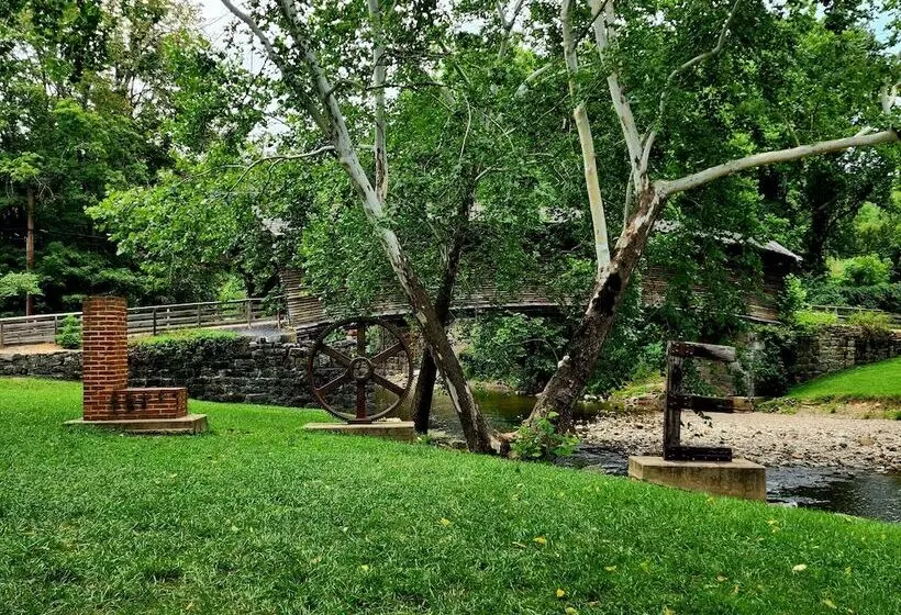 Retkeilymaja Vine Cottage Inn