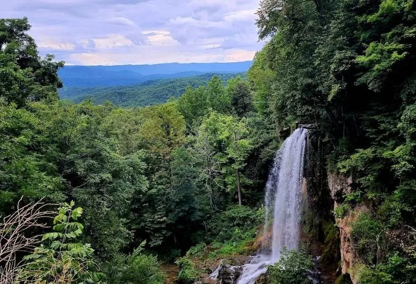 Retkeilymaja Vine Cottage Inn